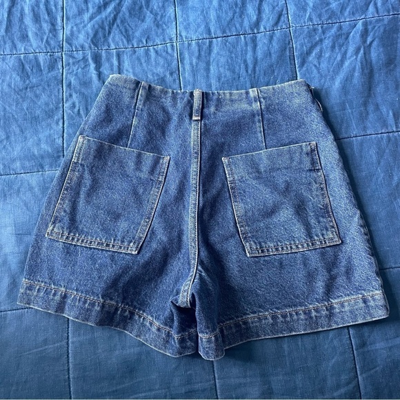 Zara denim shorts with golden buttons. Size 2 - Picture 4 of 10